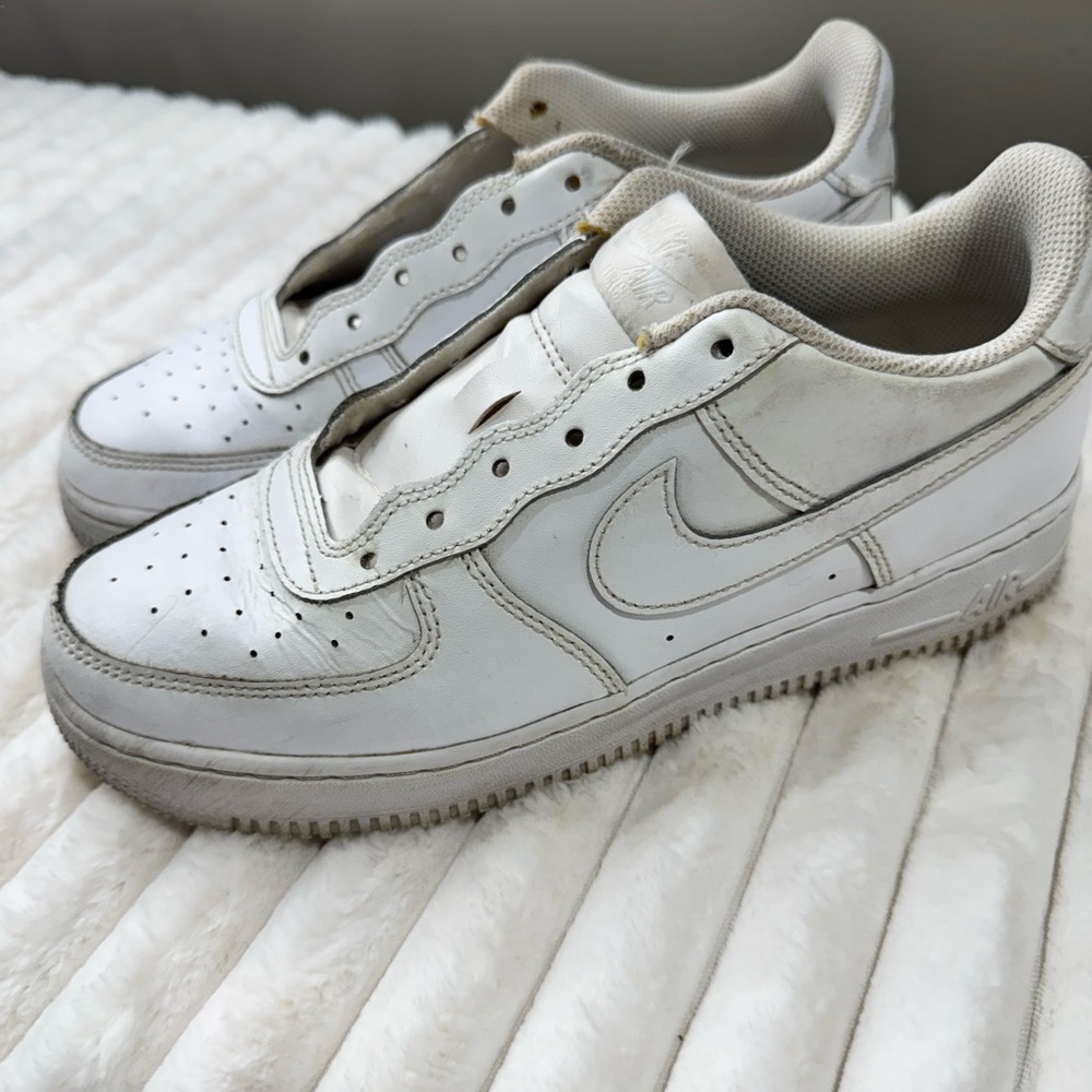 White Nike Sneakers Mens’s Air Force 1 size 7